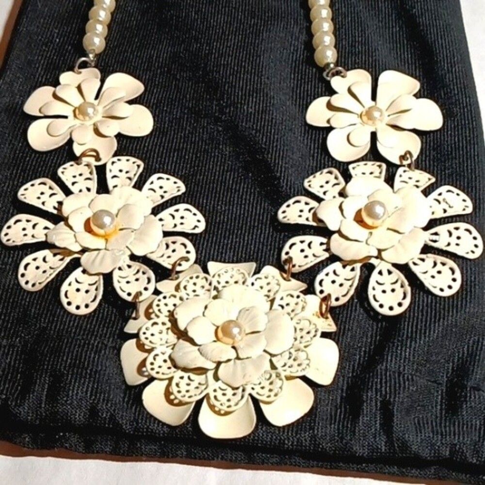Vintage Enamel and Pearl White Daisy Flower Bib  Necklace